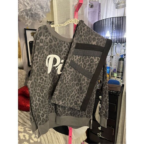 VS pink grey leopard knit sweatsuit set tracksuit- joggers & crewneck small - Picture 2 of 12